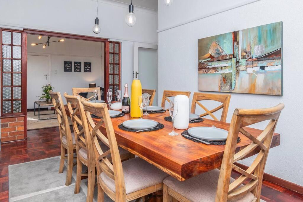 5 Bedroom Dutch Style Family In Milnerton Holiday home Cape Town
