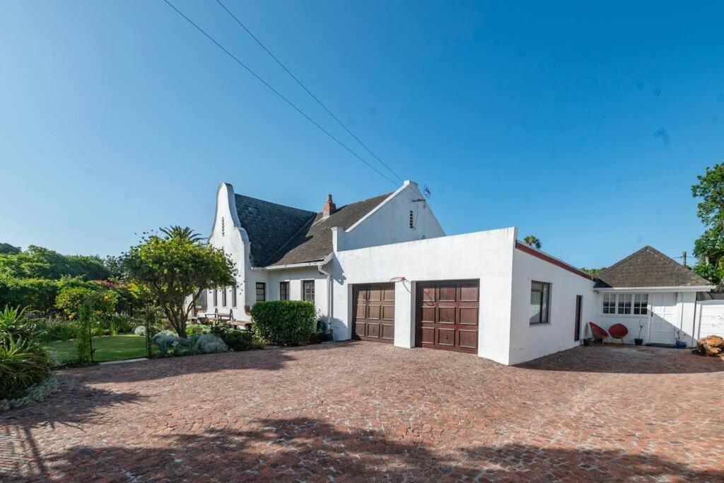 Holiday home 5 Bedroom Dutch Style Family In Milnerton