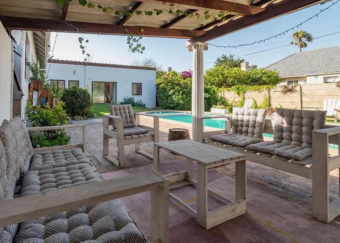 5 Bedroom Dutch Style Family Home In Milnerton
