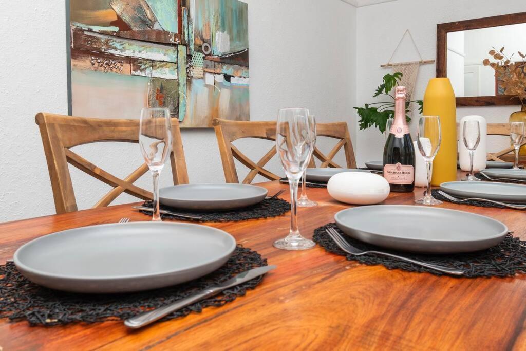 5 Bedroom Dutch Style Family In Milnerton Holiday home