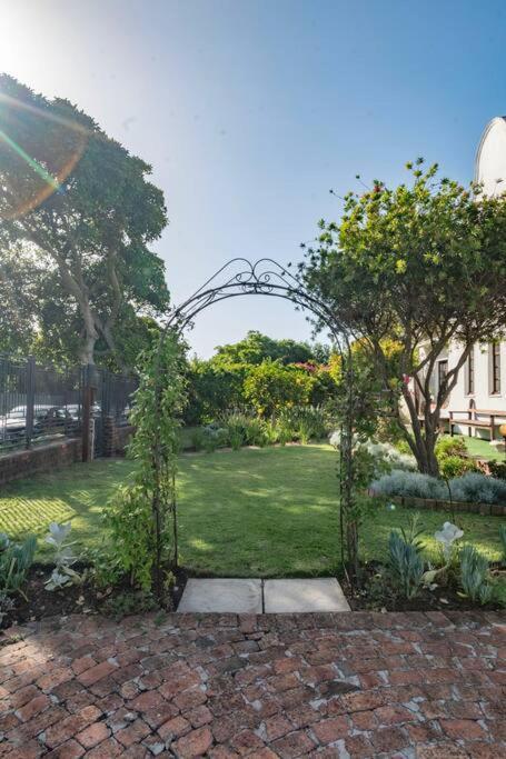 5 Bedroom Dutch Style Family In Milnerton Cape Town