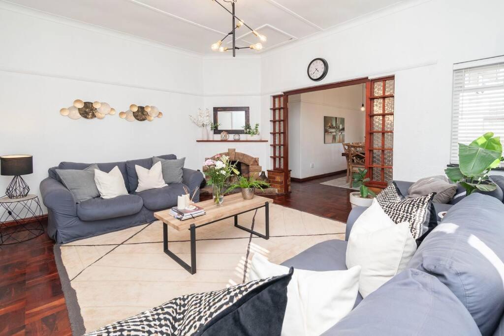 Holiday home 5 Bedroom Dutch Style Family In Milnerton Cape Town