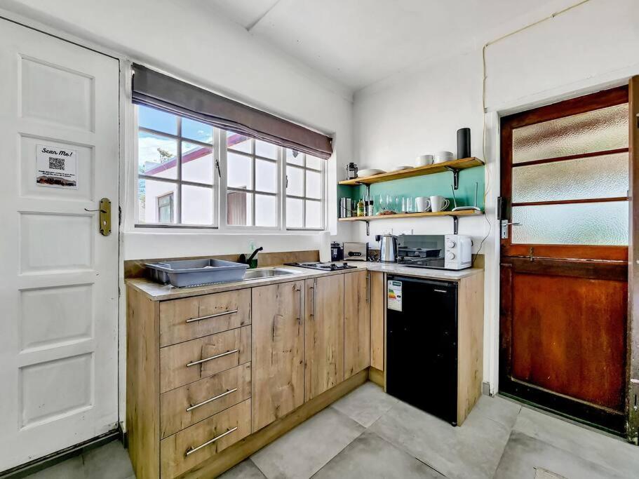 5 Bedroom Dutch Style Family In Milnerton