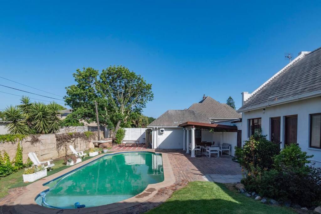 5 Bedroom Dutch Style Family In Milnerton Holiday home *